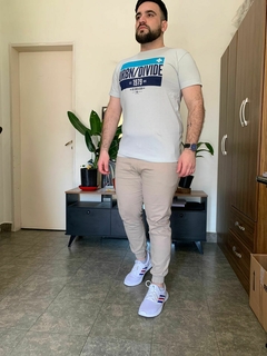 Remera estampada URBAN/DIVIDE (TALLE S) - comprar online