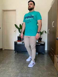 Remera estampada NYCOLLECTIVE (TALLE M) - comprar online
