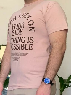 Remera estampada WHIT LUCK ON (TALLE M) en internet