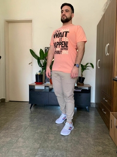 Remera estampada WAIT (TALLE L) - comprar online