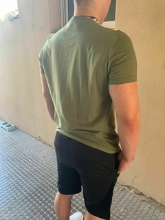 Imagen de COMBO 3 REMERAS CLASICAS LISAS. (NEGRO, VERDE MILITAR, BORDO)