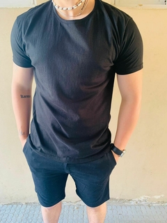 Imagen de Remera Pantaleon clasica lisa NEGRA