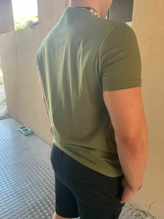 COMBO 3 REMERAS CLASICAS LISAS. (AZUL, NEGRO, VERDE MILITAR) - comprar online
