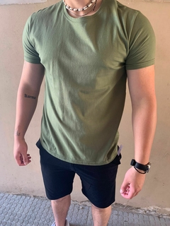 Remera Pantaleon clasica lisa VERDE MILITAR en internet