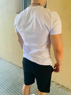 Imagen de COMBO 3 REMERAS CLASICAS LISAS. (NEGRO, BLANCO, VERDE MILITAR)