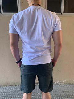 Imagen de COMBO 3 REMERAS CLASICAS LISAS. (NEGRO, BLANCO, BORDO)