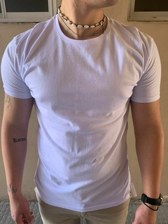 Imagen de COMBO 3 REMERAS CLASICAS LISAS. (NEGRO, BLANCO, AZUL)