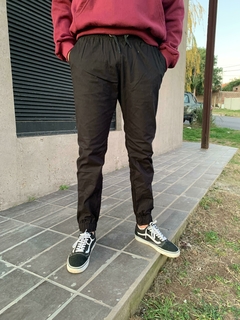 PANTALÓN JOGGER MICHIGAN NEGRO en internet