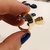 Brinco Argola Méd. com vinco central e abaulado com toque requintado nas laterais banho Ouro 18k (ARG1633) na internet