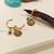 Brinco Argola Articulada Peq. 1mm c/ Pingentes Olho Grego/Cifrão banho ouro 18k (ARG1415) - comprar online