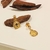 Brinco Ponto de Luz c/ Pingente Medalha Crucifixo Vazado banho ouro 18k (PQ1438)