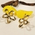 Brinco Méd. Martelado Flor Pétalas vazadas risque banho Ouro 18k (BR1629) - comprar online