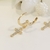 Brinco Méd. Argola articulada click com pingente crucifixo Banho premium Ouro 18k (BR1638) - comprar online