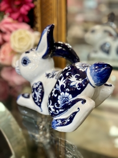 Conejo de porcelana acostado - comprar online