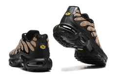 NIKE AIR MAX TN X GUCCI na internet