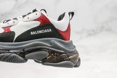 Balenciaga Triple`s na internet