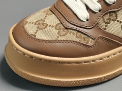 Gucci Canvas GG Supreme na internet