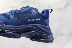 Balenciaga Triple`s na internet
