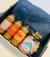 Box con delantal y condimentos para asados