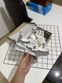 Louis Vuitton Skate cinza/branco na internet