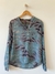 blusa azul estampada