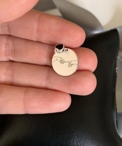 PINGENTE REDONDO CRIAÇÃO E CORAÇÃO PRETO ZIRCONIA - comprar online