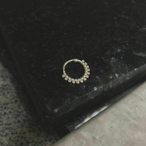 PIERCING CÍRCULOS CRAVEJADO - comprar online