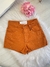Short jeans cor abóbora com aplicacoes na internet
