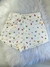 Short na cor off com detalhes de frutas