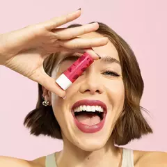 Balm Labial Hidratante Vermelho Morango Tango 3,5g na internet