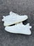 Adidas Yeezy Boost 350 V2 'Triple White' na internet