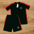 Conjunto masculino Nike Jordan Dry-Fit composto por camisa e short na cor preta com detalhes em vermelho.
