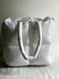 Bolso puffer maxi blanco en internet