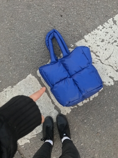Bolso puffer maxi blue - comprar online