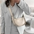 semicircular bolsa de ombro couro