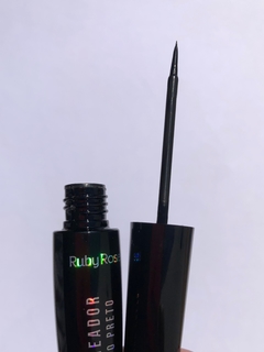Delineador Líquido Preto Ruby Rose. na internet