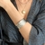 BRACELETE MARTELADO G BANHADO A RÓDIO BRANCO na internet