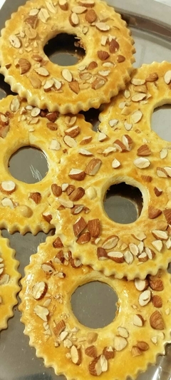 Aros de masa quebrada con almendras en internet