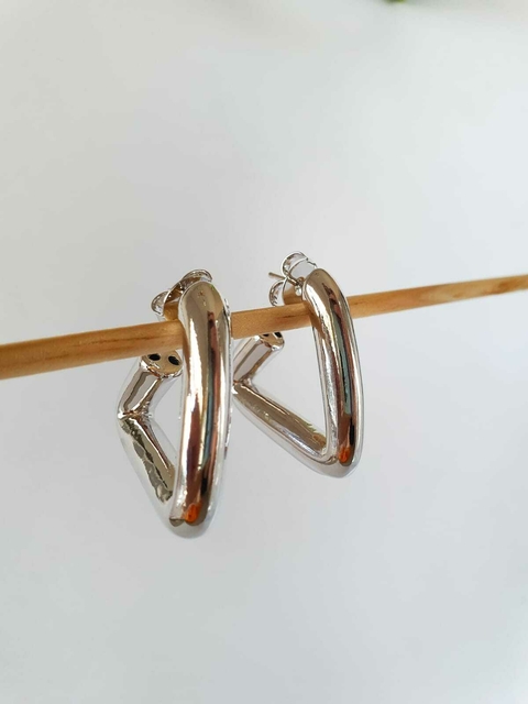 Argola Triangular Ródio
