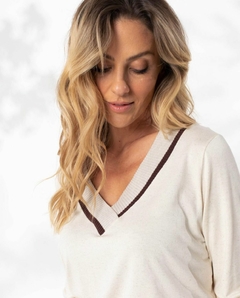 Imagem do Blusa com decote V em retilíneas