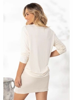 Blusa com decote V em retilíneas