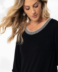 Vestido decote em retilínea - comprar online