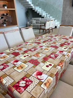 Toalha de Mesa PVC, Térmica, Plástica, Impermeável para 4 lugares 140x140 e 6 lugares 220X140. Estampa Frutas Tropicais