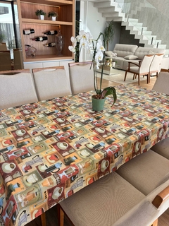 Toalha de Mesa PVC, Térmica, Plástica, Impermeável para 4 lugares 140x140 e 6 lugares 220X140. Estampa CAFÉ RETRÔ - comprar online