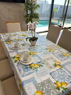 Toalha de Mesa PVC, Térmica, Plástica, Impermeável para 4 lugares 140x140 e 6 lugares 220X140. Estampa Limone Italiano - Caju Club