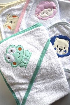 Toalla Bordada con capucha - July baby