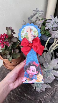 Caixa pirâmide c/aplique e laço - comprar online