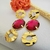 Brinco de placa redondo com pedra banhado a ouro 18k