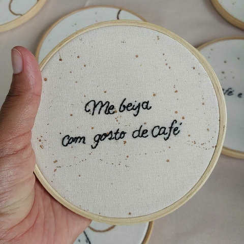 Bastidor pequeno Me beija com gosto de café