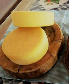 KIT 2 QUEIJOS CANASTRA Aprox: 1Kg cada